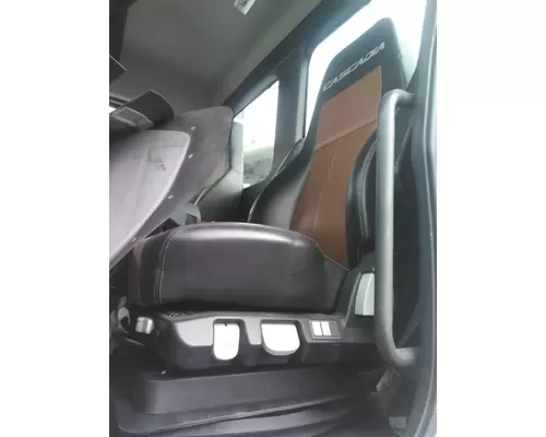 FREIGHTLINER CASCADIA 126 SEAT, FRONT