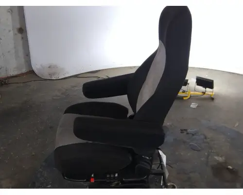 FREIGHTLINER CASCADIA 126 SEAT, FRONT