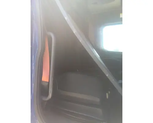FREIGHTLINER CASCADIA 126 SEAT, FRONT