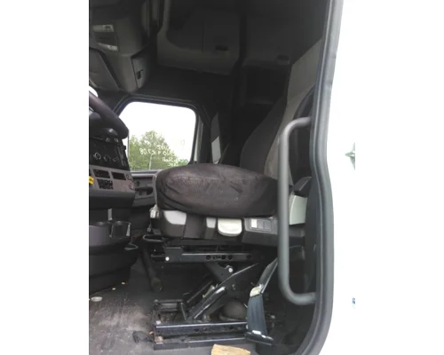 FREIGHTLINER CASCADIA 126 SEAT, FRONT