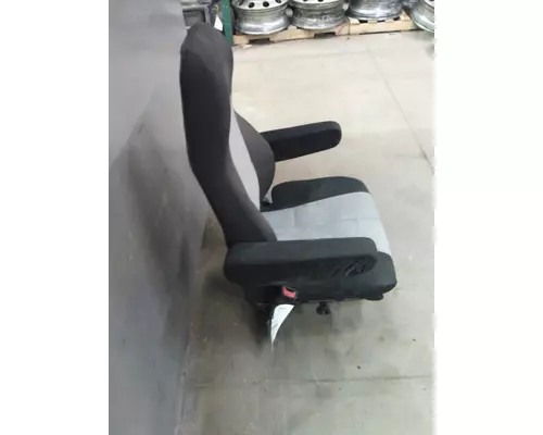 FREIGHTLINER CASCADIA 126 SEAT, FRONT