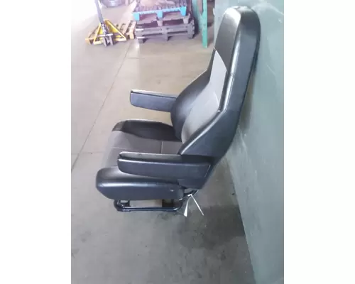 FREIGHTLINER CASCADIA 126 SEAT, FRONT