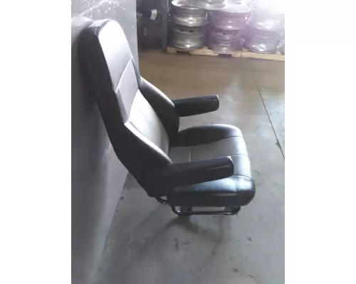 FREIGHTLINER CASCADIA 126 SEAT, FRONT