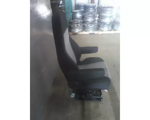 FREIGHTLINER CASCADIA 126 SEAT, FRONT