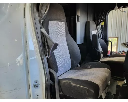 FREIGHTLINER CASCADIA 126 SEAT, FRONT