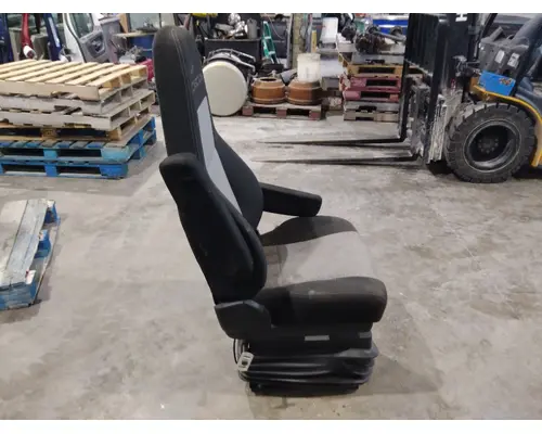 FREIGHTLINER CASCADIA 126 SEAT, FRONT