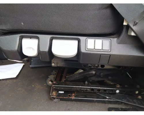 FREIGHTLINER CASCADIA 126 SEAT, FRONT