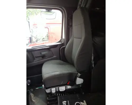 FREIGHTLINER CASCADIA 126 SEAT, FRONT