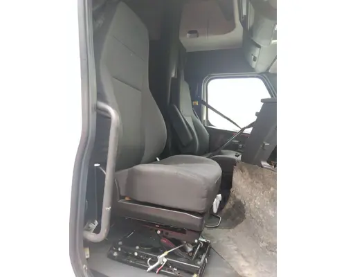 FREIGHTLINER CASCADIA 126 SEAT, FRONT