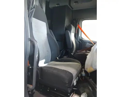 FREIGHTLINER CASCADIA 126 SEAT, FRONT