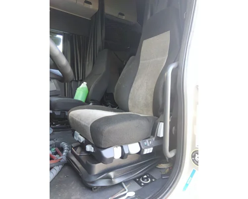 FREIGHTLINER CASCADIA 126 SEAT, FRONT