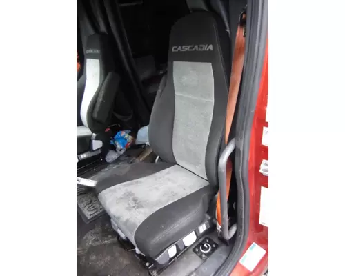 FREIGHTLINER CASCADIA 126 SEAT, FRONT