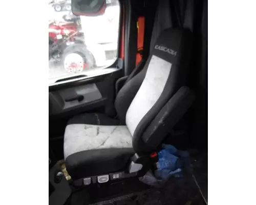 FREIGHTLINER CASCADIA 126 SEAT, FRONT