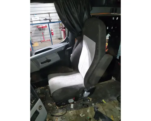 FREIGHTLINER CASCADIA 126 SEAT, FRONT