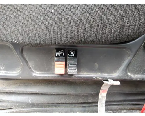 FREIGHTLINER CASCADIA 126 SEAT, FRONT