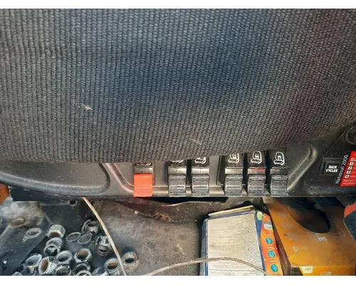 FREIGHTLINER CASCADIA 126 SEAT, FRONT