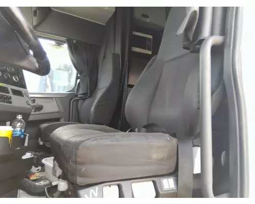 FREIGHTLINER CASCADIA 126 SEAT, FRONT