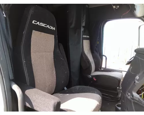 FREIGHTLINER CASCADIA 126 SEAT, FRONT