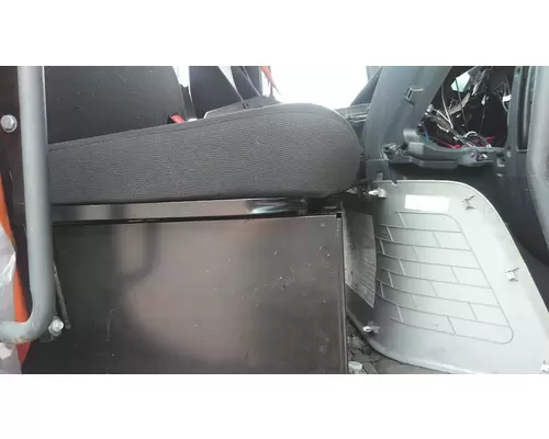 FREIGHTLINER CASCADIA 126 SEAT, FRONT