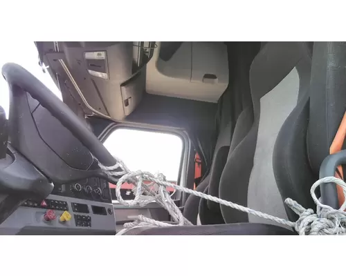 FREIGHTLINER CASCADIA 126 SEAT, FRONT