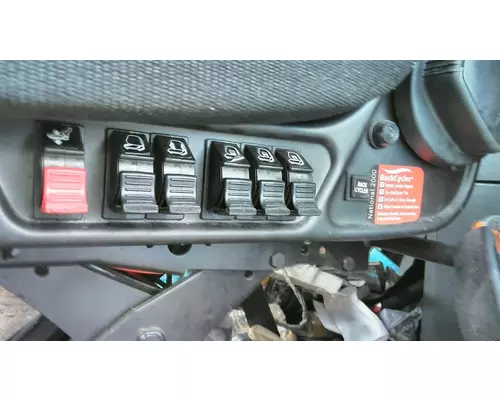 FREIGHTLINER CASCADIA 126 SEAT, FRONT