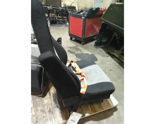 FREIGHTLINER CASCADIA 126 SEAT, FRONT