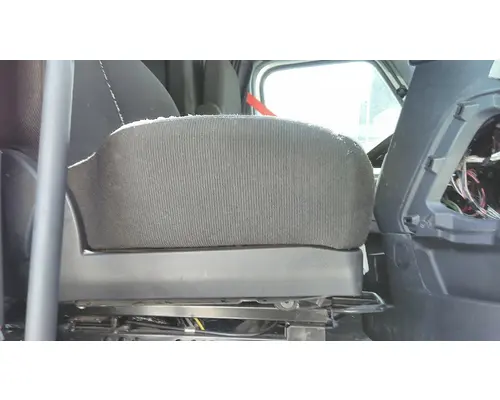 FREIGHTLINER CASCADIA 126 SEAT, FRONT