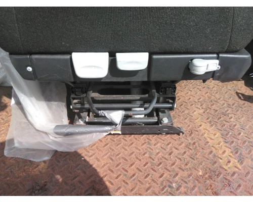 FREIGHTLINER CASCADIA 126 SEAT, FRONT