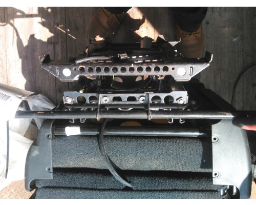 FREIGHTLINER CASCADIA 126 SEAT, FRONT