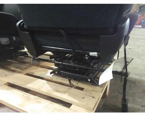 FREIGHTLINER CASCADIA 126 SEAT, FRONT