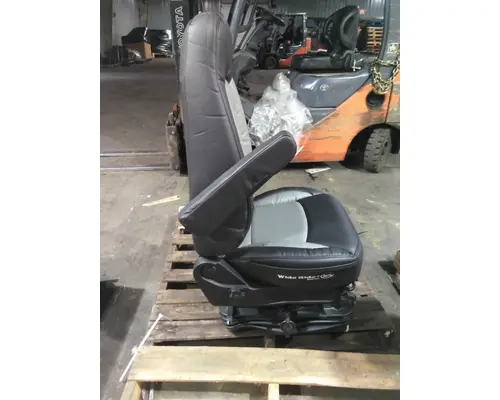 FREIGHTLINER CASCADIA 126 SEAT, FRONT