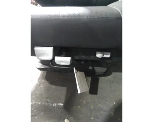 FREIGHTLINER CASCADIA 126 SEAT, FRONT