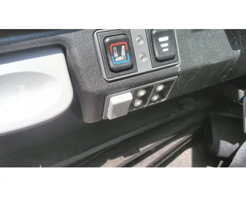 FREIGHTLINER CASCADIA 126 SEAT, FRONT