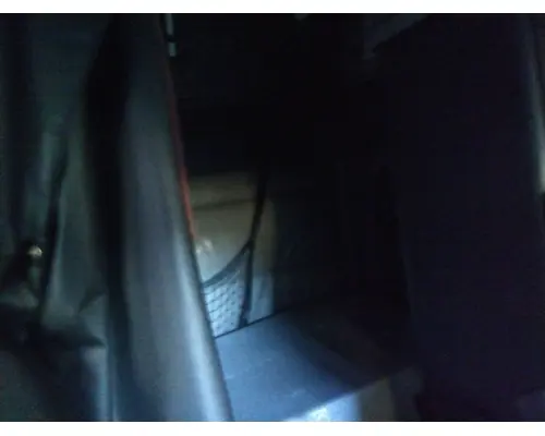 FREIGHTLINER CASCADIA 126 SLEEPER BUNK