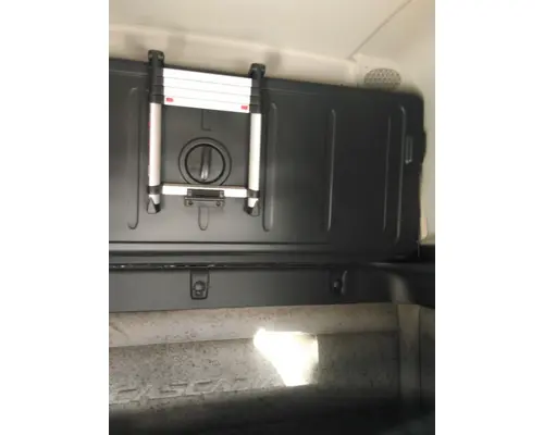 FREIGHTLINER CASCADIA 126 SLEEPER BUNK