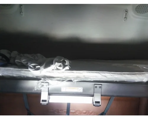 FREIGHTLINER CASCADIA 126 SLEEPER BUNK