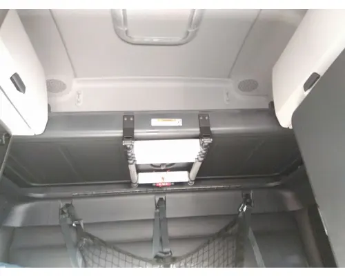 FREIGHTLINER CASCADIA 126 SLEEPER BUNK