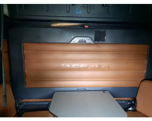 FREIGHTLINER CASCADIA 126 SLEEPER BUNK