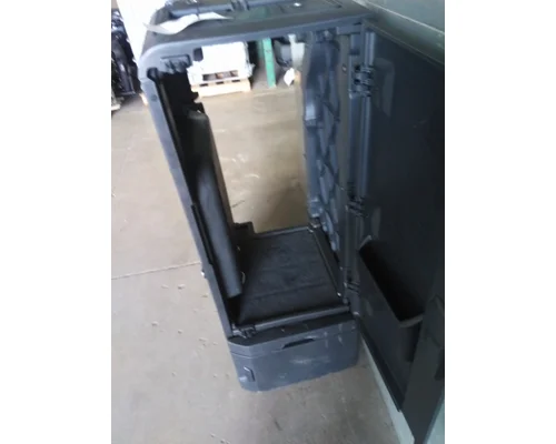 FREIGHTLINER CASCADIA 126 SLEEPER CLOSET