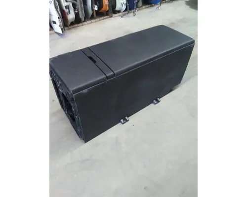 FREIGHTLINER CASCADIA 126 SLEEPER CLOSET