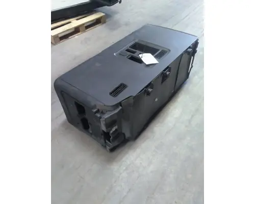FREIGHTLINER CASCADIA 126 SLEEPER CLOSET