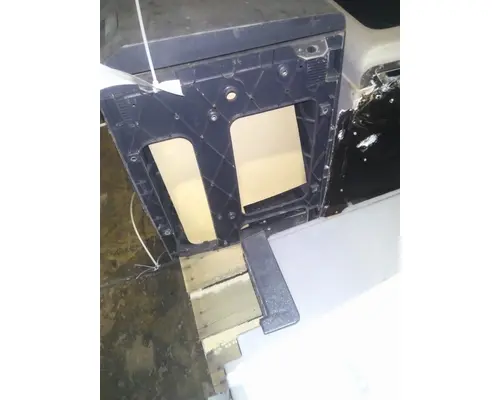 FREIGHTLINER CASCADIA 126 SLEEPER CLOSET