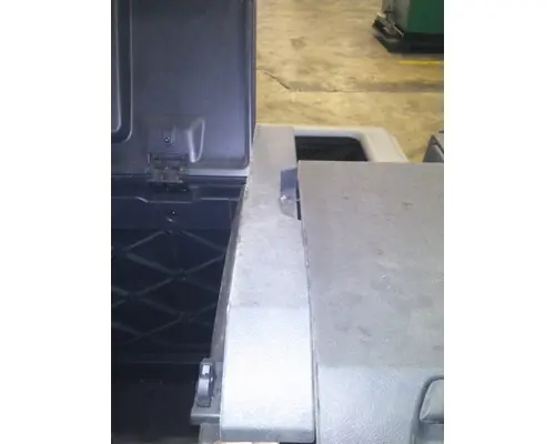 FREIGHTLINER CASCADIA 126 SLEEPER CLOSET