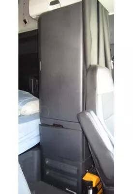 FREIGHTLINER CASCADIA 126 SLEEPER CLOSET