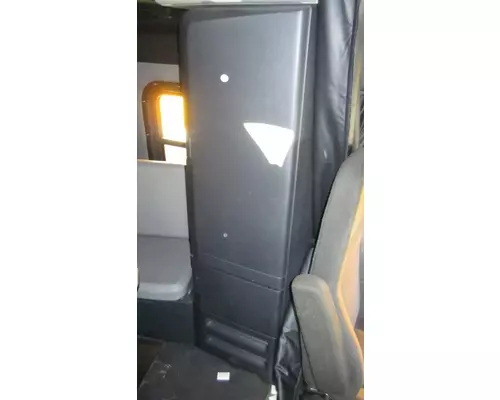 FREIGHTLINER CASCADIA 126 SLEEPER CLOSET