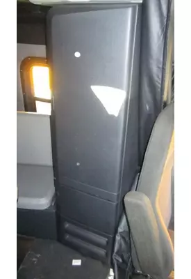 FREIGHTLINER CASCADIA 126 SLEEPER CLOSET