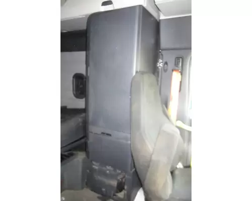 FREIGHTLINER CASCADIA 126 SLEEPER CLOSET