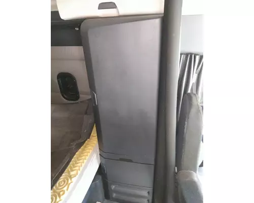 FREIGHTLINER CASCADIA 126 SLEEPER CLOSET