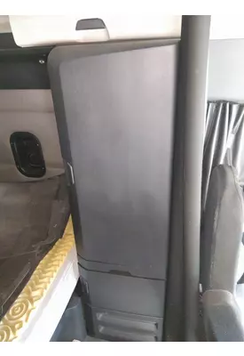 FREIGHTLINER CASCADIA 126 SLEEPER CLOSET