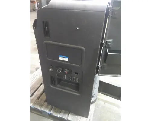 FREIGHTLINER CASCADIA 126 SLEEPER CLOSET